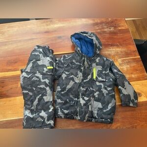 Old Navy Kids Camouflage ski Jacket and pants - Black and Gray
